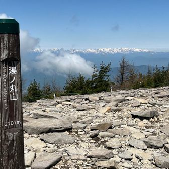 湯の丸山頂、2101m