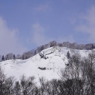反対側の斜面を偵察する