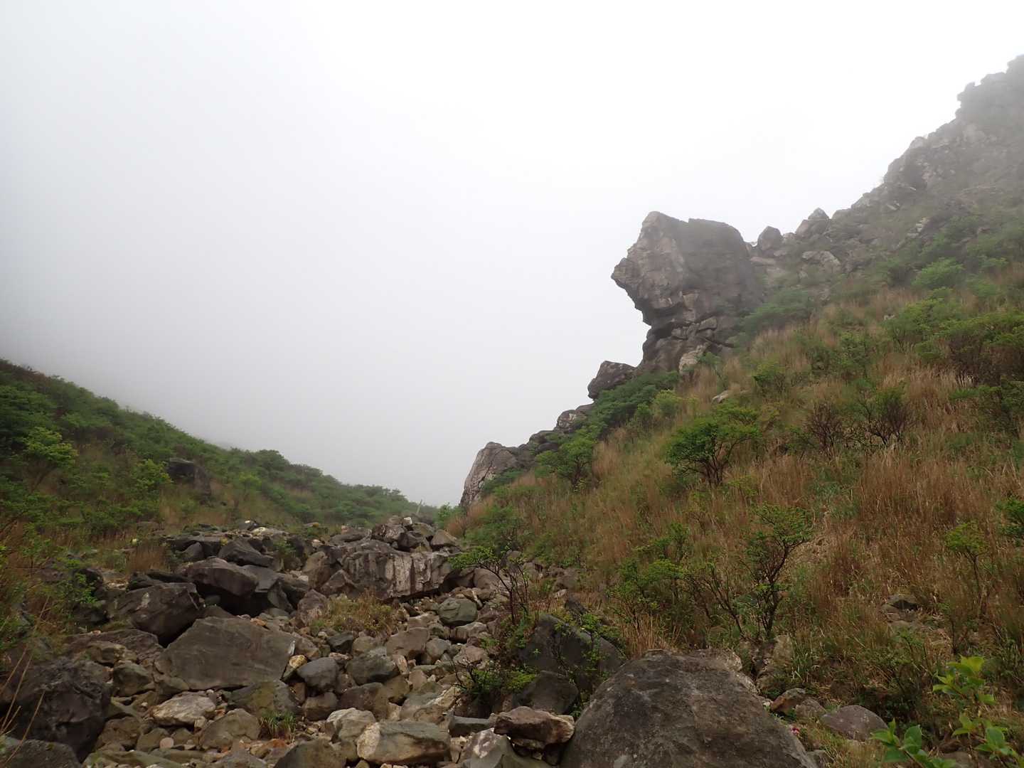 牧ノ戸峠-沓掛山-久住山-御池-中岳-坊がつる炊事場-大戸 縦走コースの写真