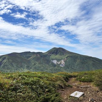 ⛰️湯森山1472ｍ
湯森山近くの休憩スペースから📸
なんだかんだでこれが見たかったのかもしれない😅