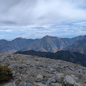 別山北峰から。
左から唐松岳、五竜岳、鹿島槍ヶ岳、爺ヶ岳