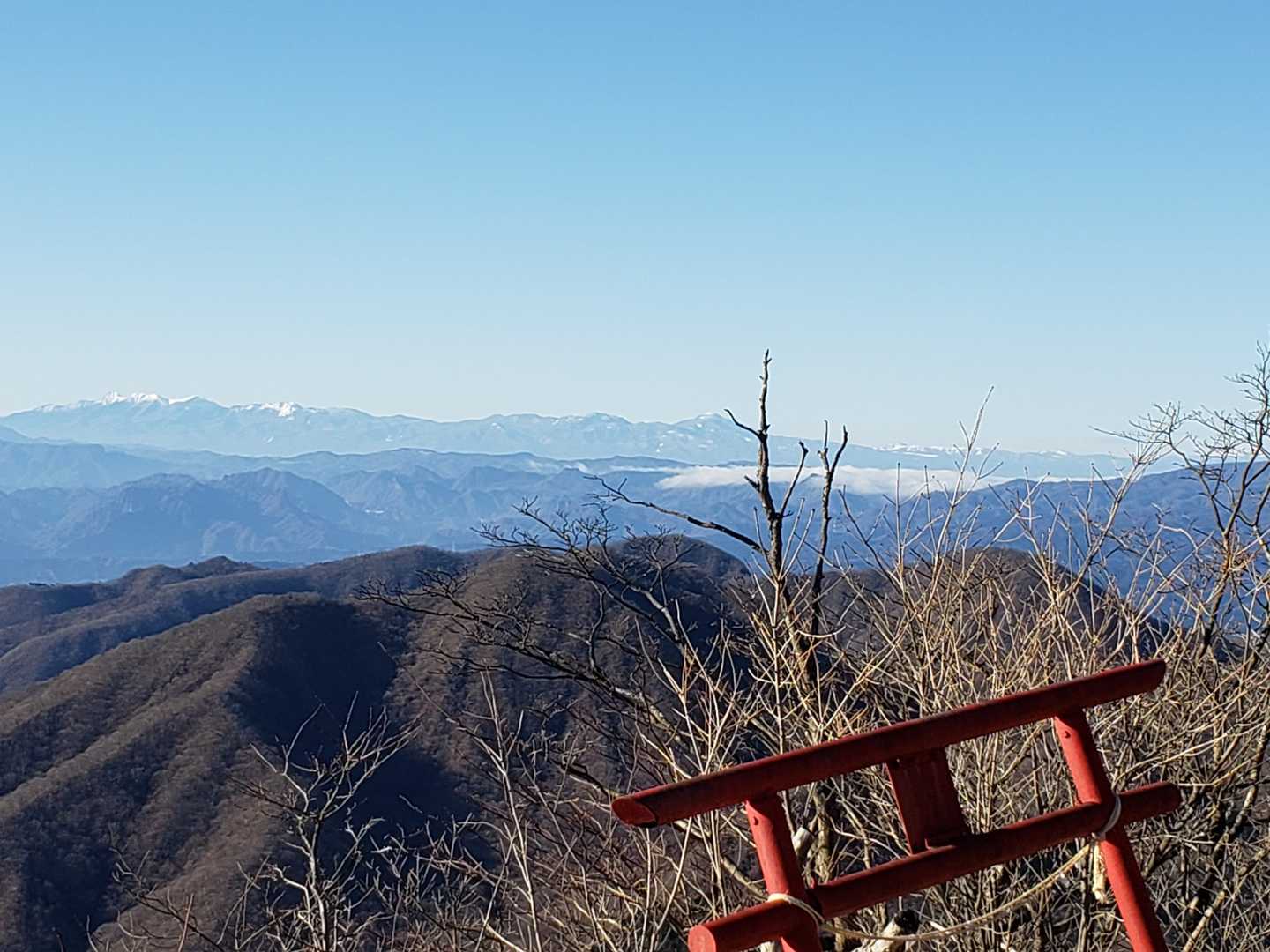 富士山も見えたけど、八ヶ岳を撮る
相馬山てっぺんからの景色は素敵