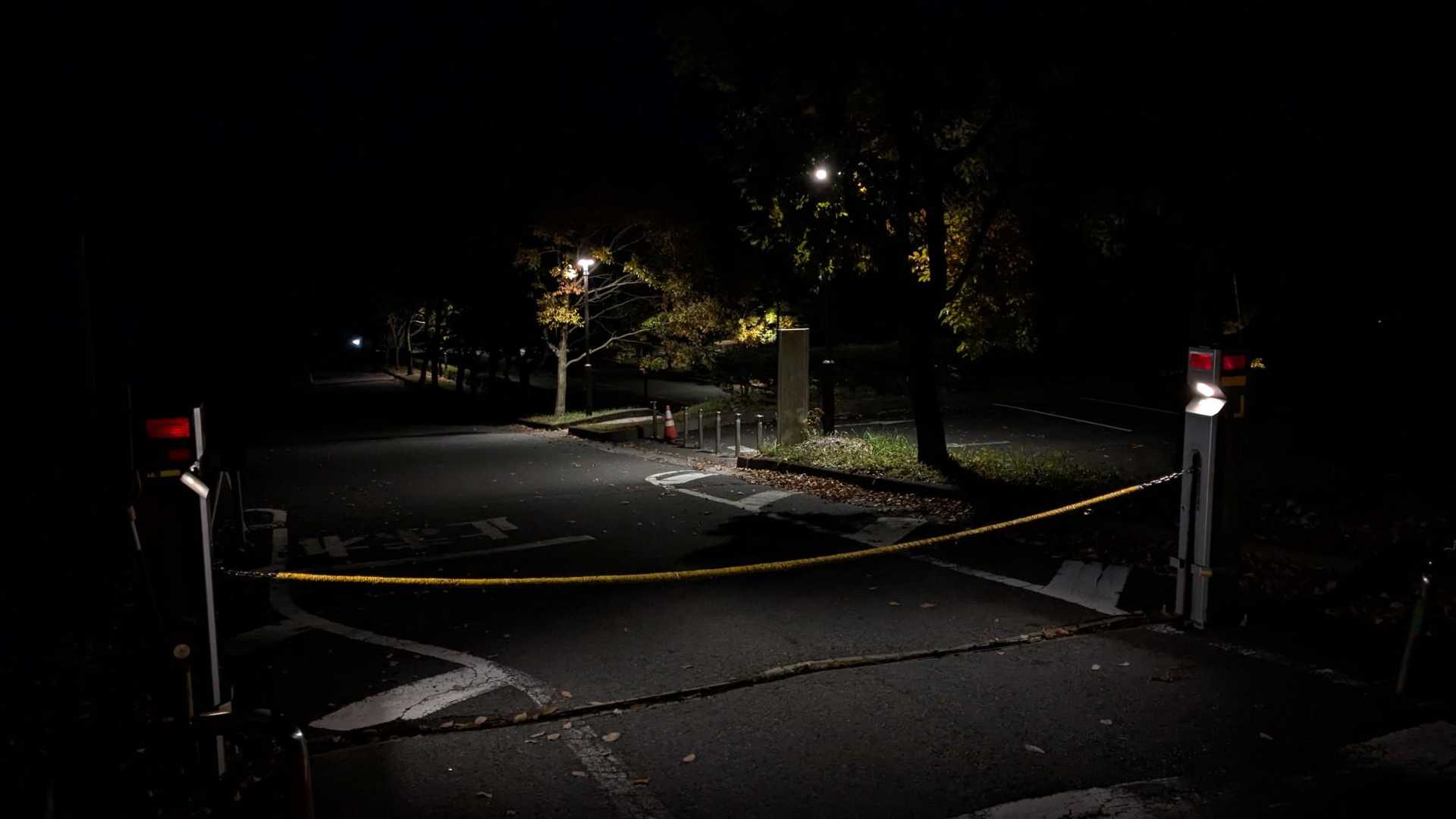 やっとスタート地点の駐車場に到着

ワイヤレスイヤホンが妙な金属音とともに切れたりする怪現象が多発したせいで余計怖かった(´･_･`)
ブラックスタートとかする人の気がしれない。

次回は明るい時間に獅子岩を見に来ようっと