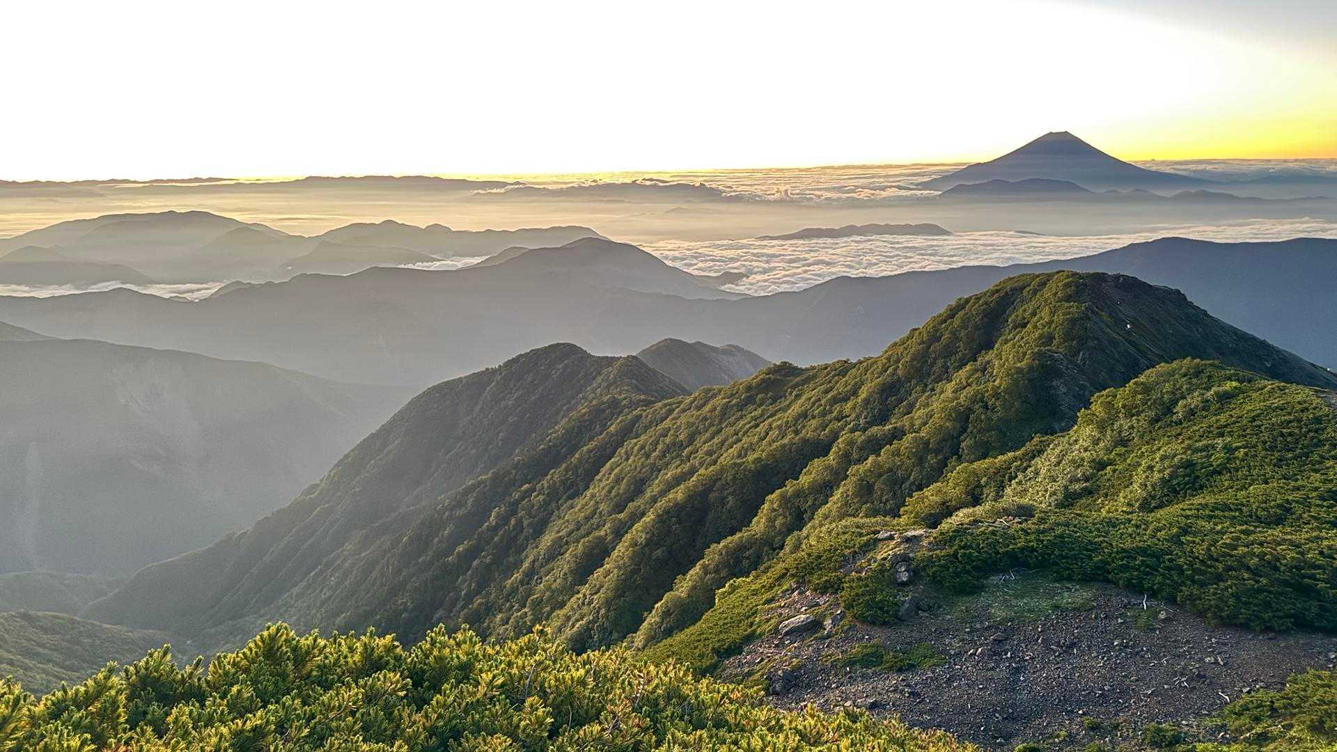 赤石岳・聖岳登山口-笊ヶ岳登山口-駒鳥池-千枚岳-丸山-悪 周回コースの写真