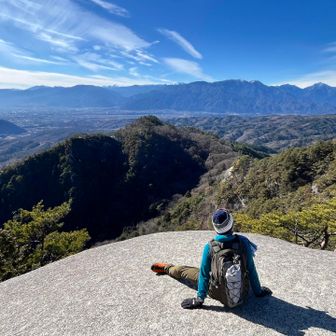 まあるいでかい岩🪨が山頂
ここやばい360度パノラマ絶景✨