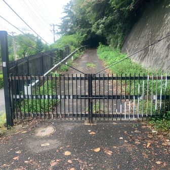 柵が閉まっていて行けませんでした🥲

①電車山、124m
標識、展望不明。