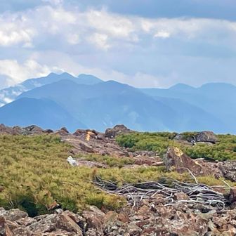 しつこく❗️【四天王】笊ヶ岳▲🤩🤩🤩
右側に深南部の⛰️⛰️＂もう一つの南アルプス＂