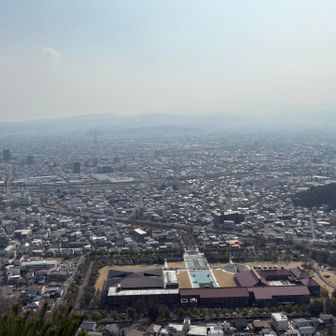 烏ヶ崎展望デッキから
安達太良・吾妻連峰方面
霞んでます