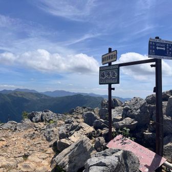 藤原岳山頂を独り占めとは贅沢だ