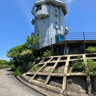 釈迦岳（普賢岳）の方にも行ってみました
電波塔ですか？
展望台もありました