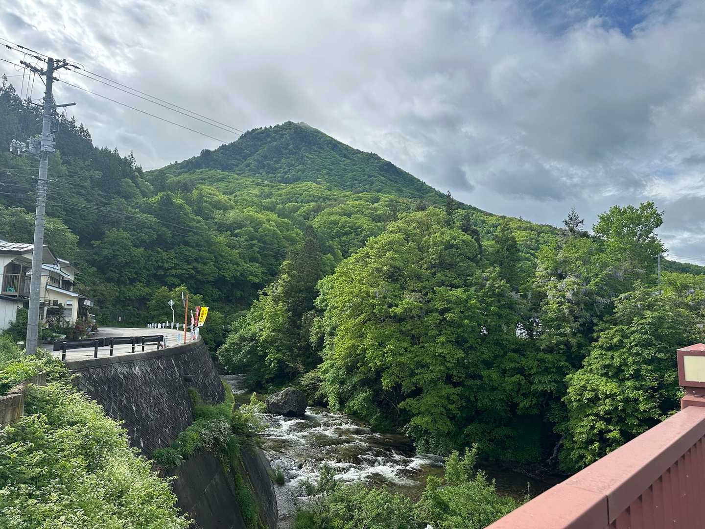 あれは下山に廻る、湯ノ倉山。