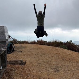師匠のお手本。お手手ぴーん‼️まさに、跳んでる