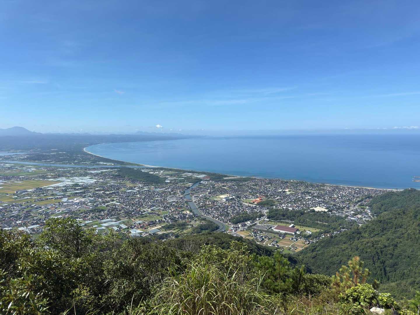 頂上からの景色
なんとなく大山からの景色に似てるな〜