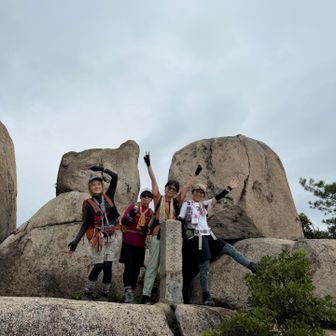 主人・康成の「Y」🙌 ＆ 敬子先生の「K」🤣✨
「YKポーズ」⛰️😂
ポーズにもちゃんと師匠がおります🤣👏