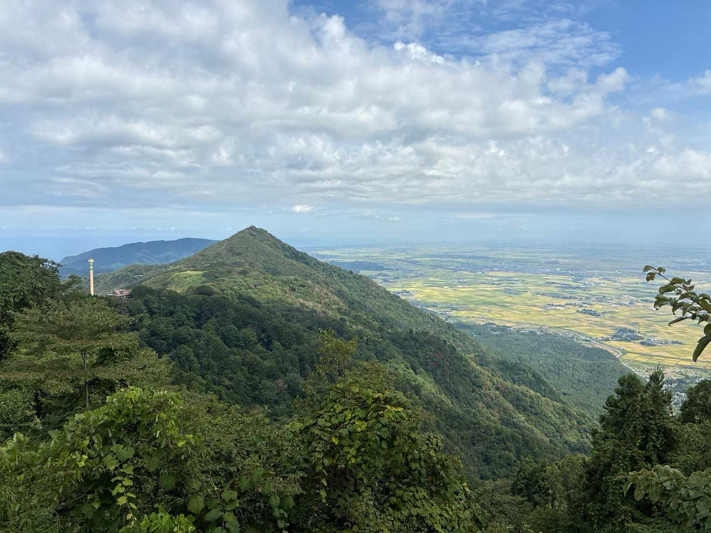 弥彦山ロープウェイ山頂駅発着｜田園と日本海を望む弥彦山往復コースの写真