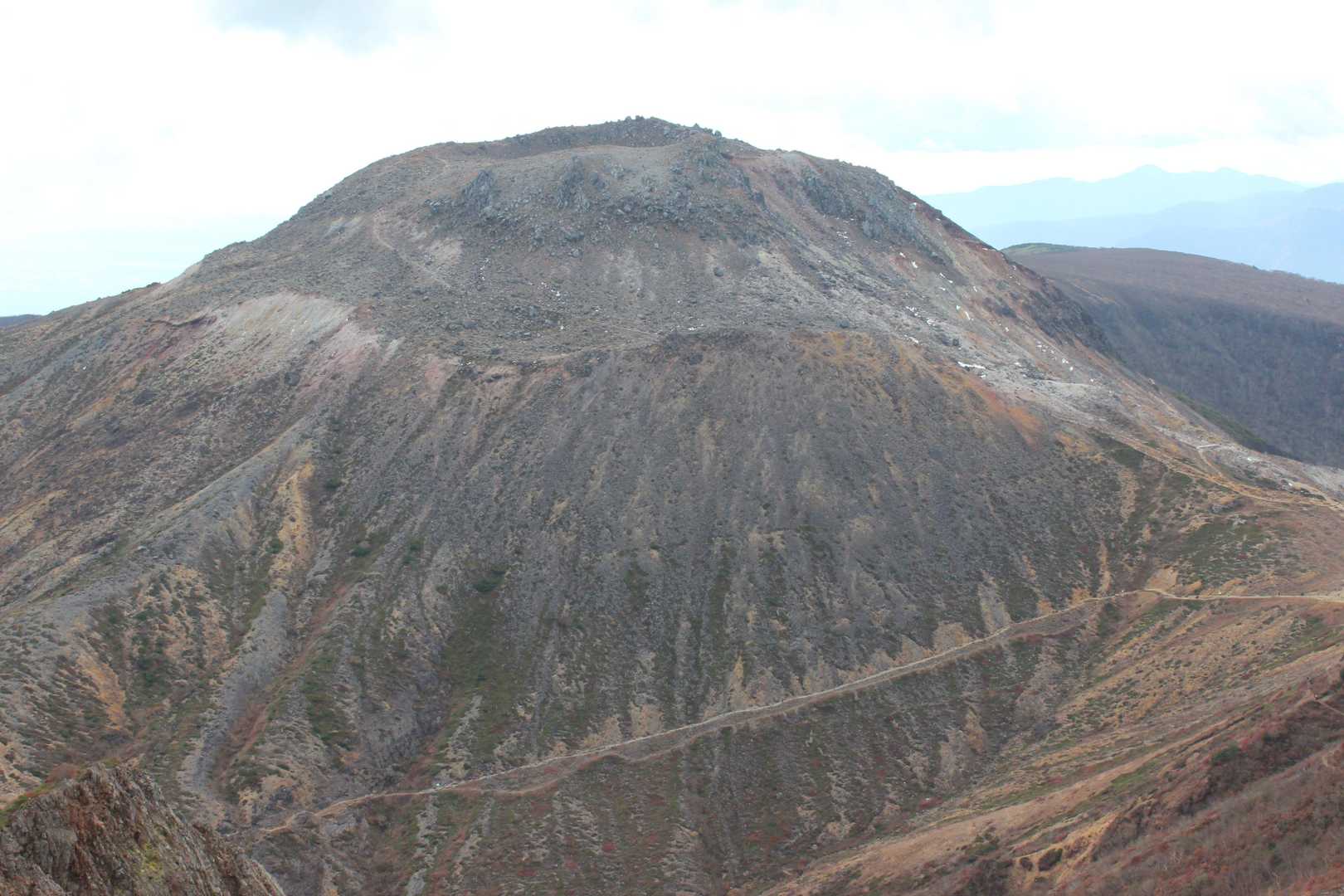 朝日岳から茶臼岳を望む