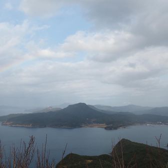 雨上がりのせいか、虹、出てました。
山頂から虹見れるのは初めてです。感激。