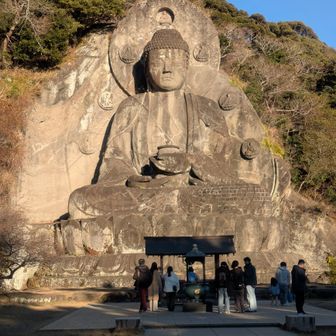 大仏、日本最大の磨崖仏
