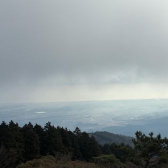 伊勢湾と津の街並みも厚い☁️でボンヤリ