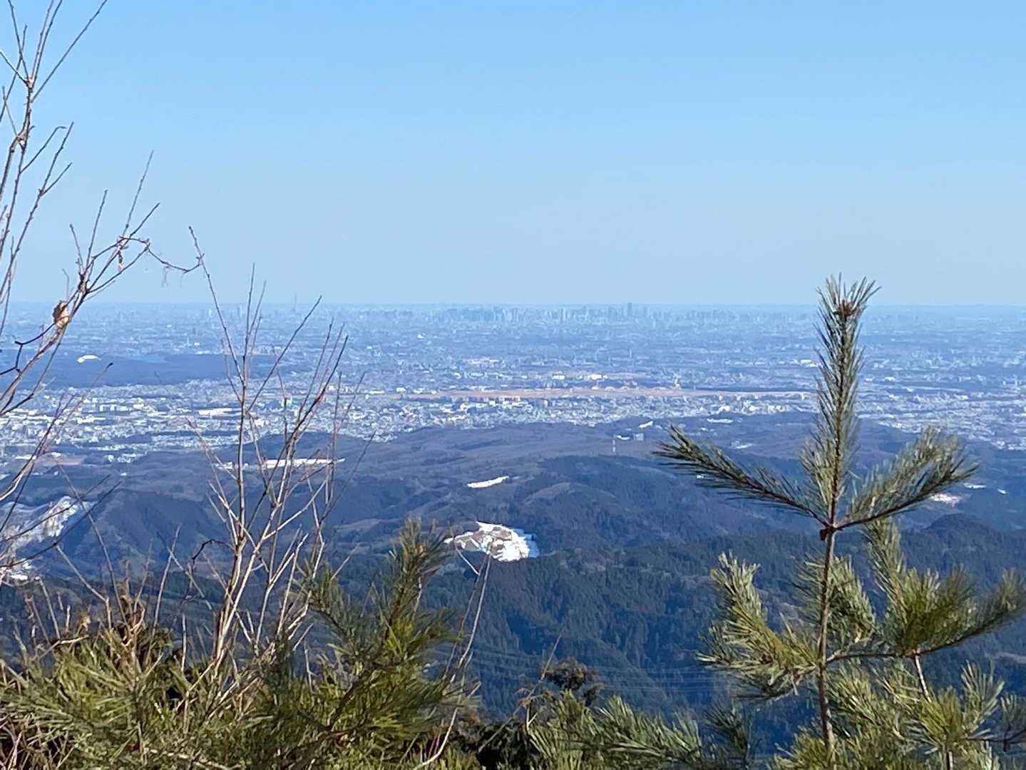 日の出山　山頂に着きました
多くの人で賑わっていました
新宿のビル群も今日はよく見える！
私たちもランチタイム