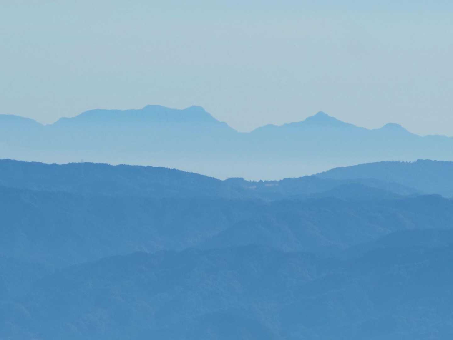 旧パノラマ台からは鈴鹿の山々が見えました。