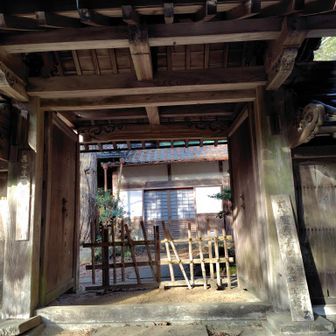 留守の時、入り口の梵鐘を打ったら出て来られる