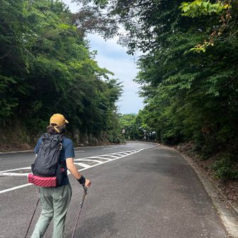 二段下の駐車場に
車で移動して…start
道路をてくてくてく
ｺｺはﾋﾟｰｸﾊﾝﾄして終わりではなく
ｺｺからがﾒｲﾝ！