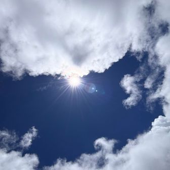 山頂の上だけ青空☀️