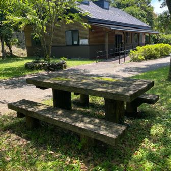 数ヶ月前、孫と食事した思い出のテーブル😍
その孫最近は「5歳に山はキツイ」と付き合ってくれません😂