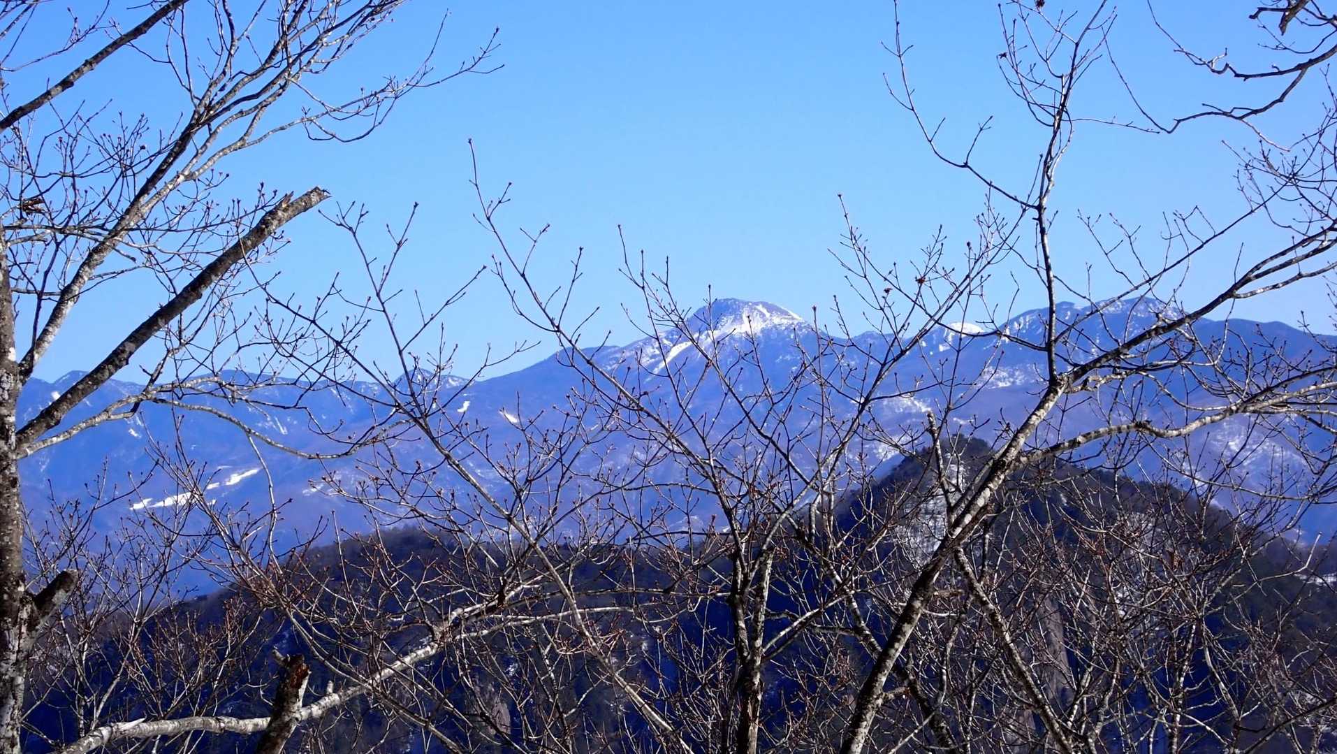 東側は日光白根山っぽい🤩
折り返します