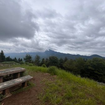 山頂🏔️
木が伐採されて、見晴しが良くなってた^_^