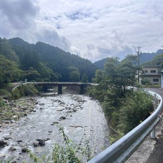 反対側の登山口まで降りてきました