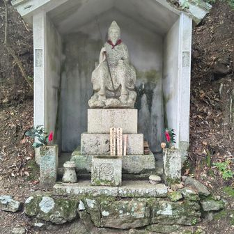 水分神社⛩️横には役行者と思われる石像も。