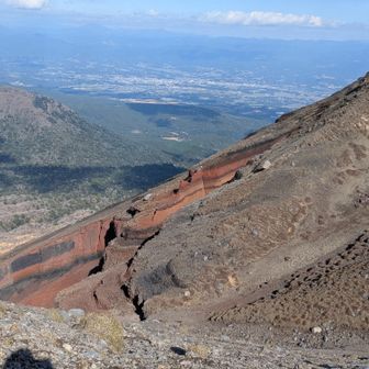 山の内部が見える👀