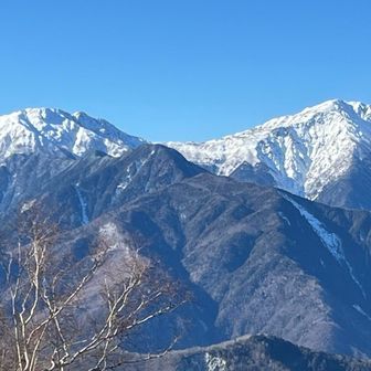 左から農鳥岳、間ノ岳