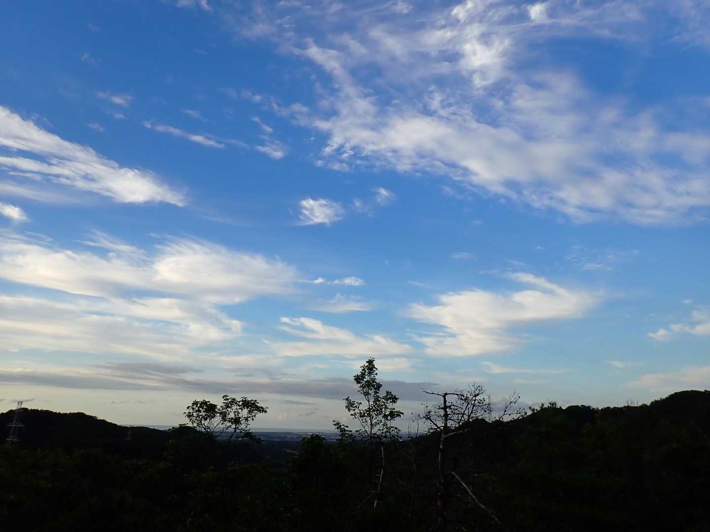 秋の空、ようやく涼しくなりましたが鞍掛山は無風でした。
