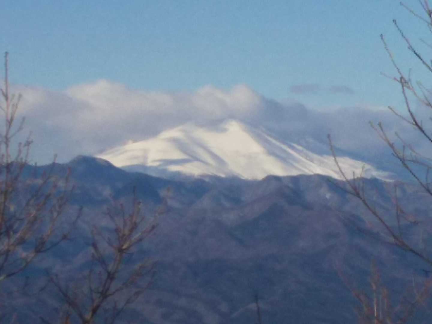すると眺望よし
浅間山が真っ白