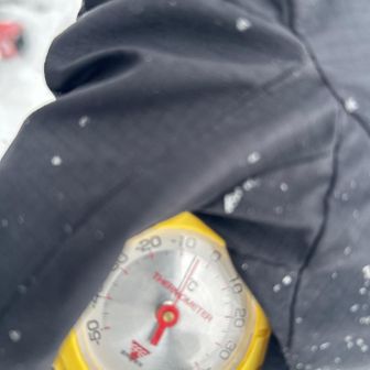 ボケてますが、駐車場は-5℃くらい