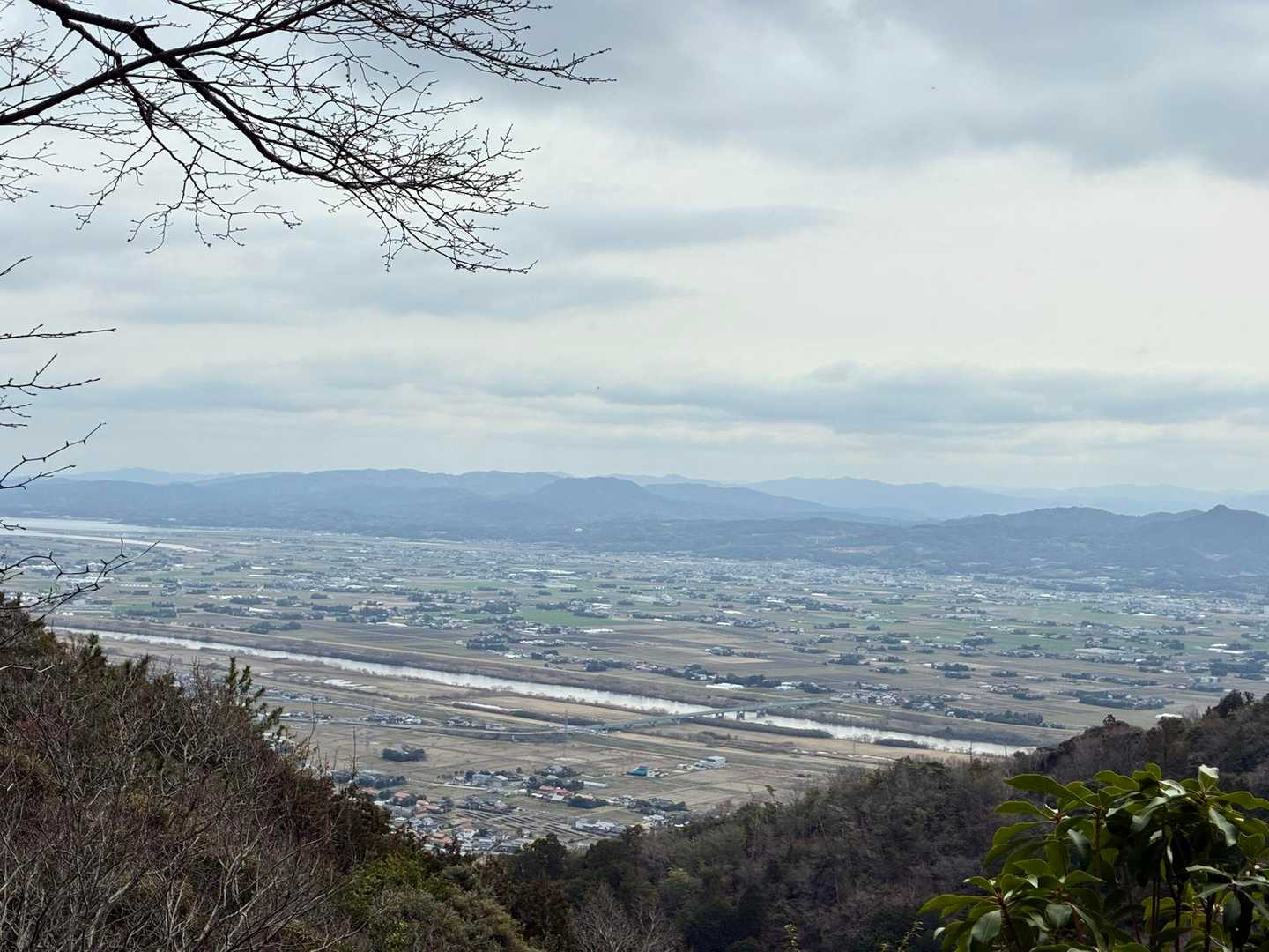 雲多めですが、出雲平野が見えてきました。