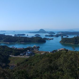 画像中央は4号橋の前島橋。天草五橋を渡る｢天草パールライン｣は｢日本の道100選｣でもあると。