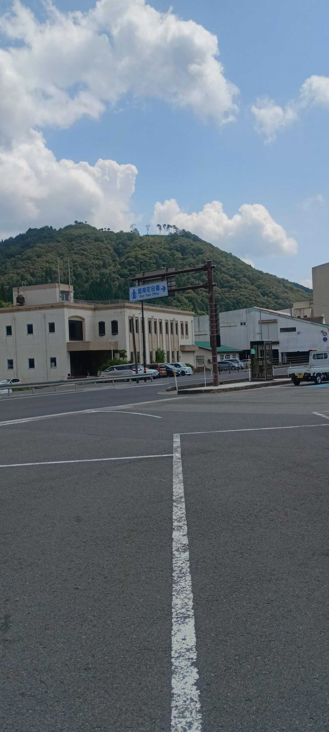 道の駅からあの山に登ります。