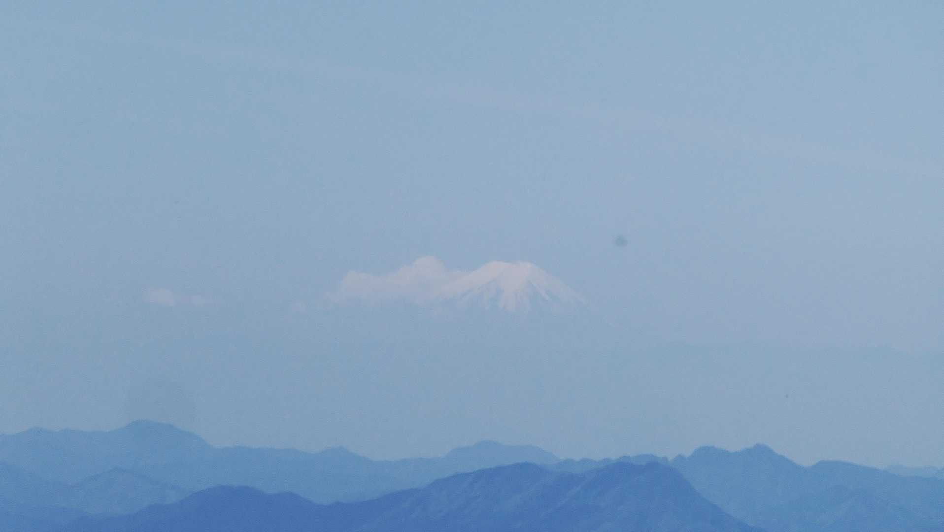 富士山のフリをする雲かな…と写真撮ってる隙に