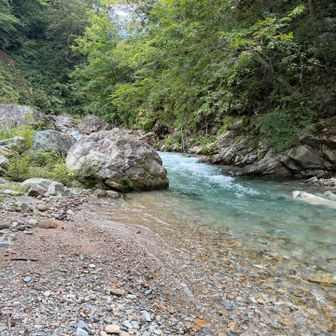 水は澄んでいるし、風が冷たく気持ち良かったです👍