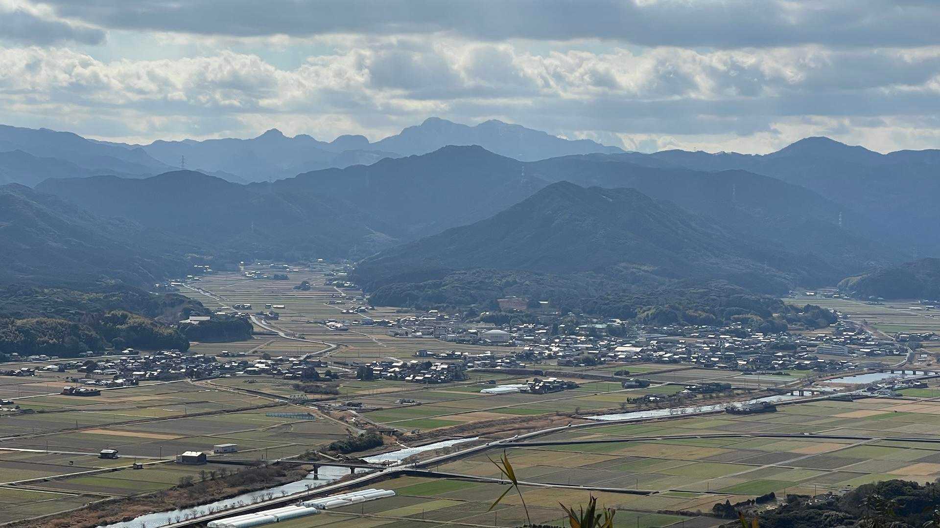 英彦山と今川と…田んぼ…のどかな景色ね😊
こっちは、みやこ町かなぁ