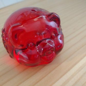 赤いこぶたちゃん