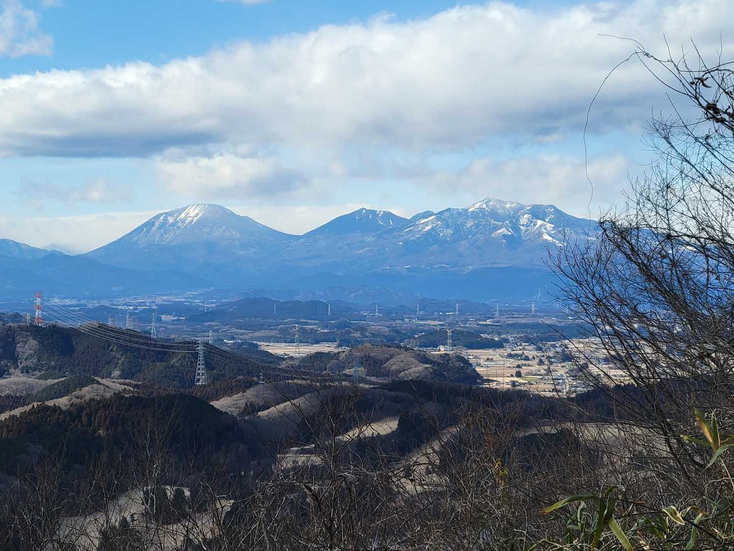 羽黒山 往復 | 歴史香る杉並木の参道と、雄大な関東平野を見渡す山頂の写真