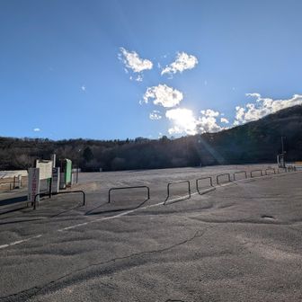 ガラガラの駐車場。