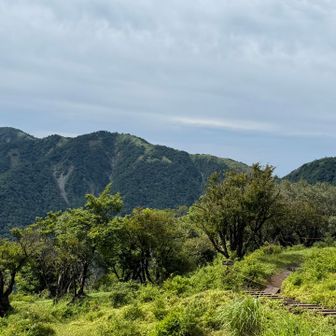 復路の塔ノ岳から　丹沢山と蛭ヶ岳