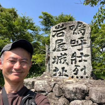 石碑です、今度は自発的に自撮りしました
