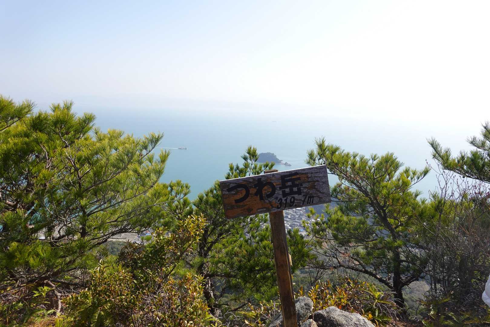 「蕗岳（つわだけ）」山頂
ここでお昼になりました。
